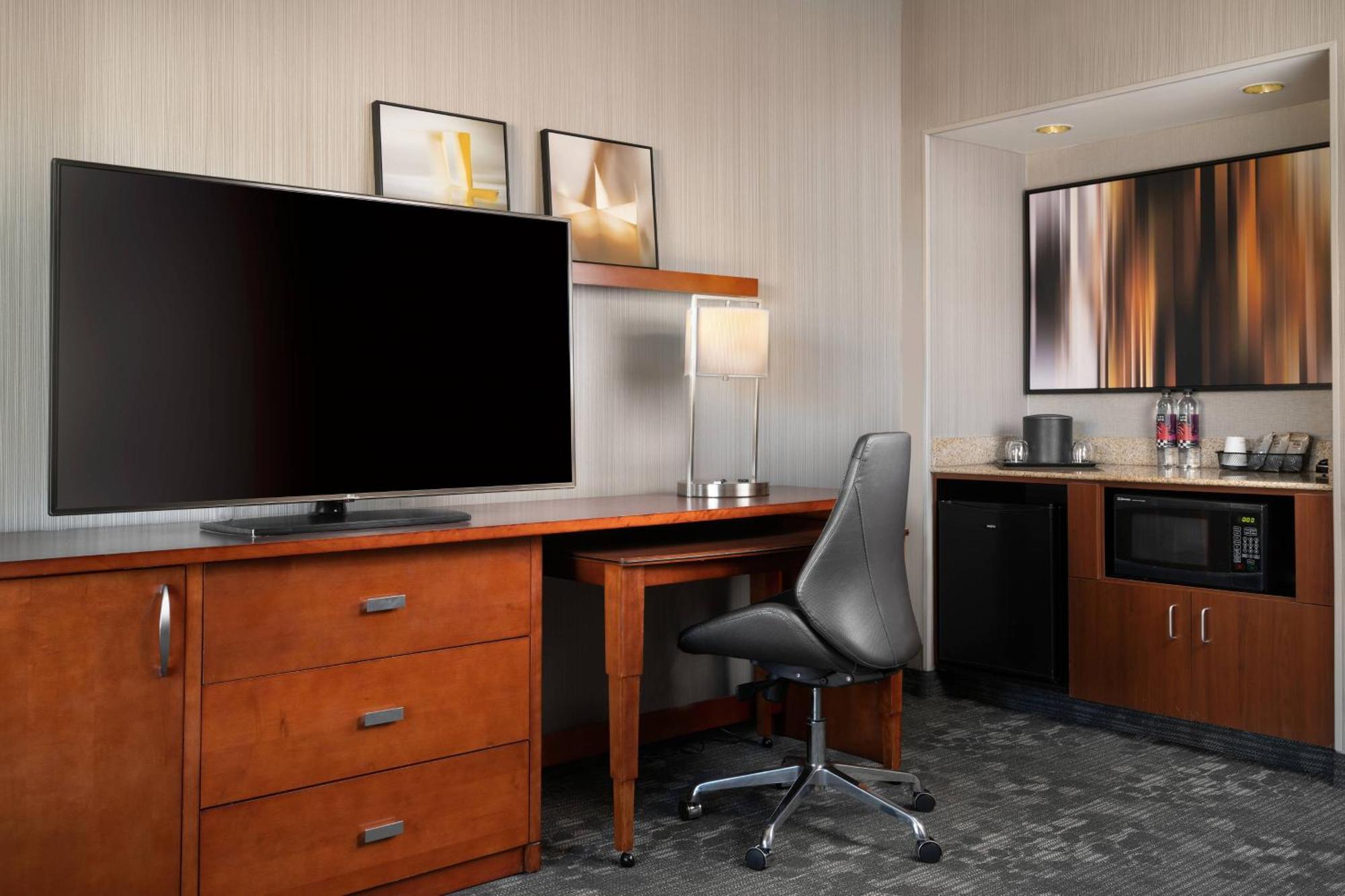 Courtyard By Marriott Phoenix Mesa Exterior photo